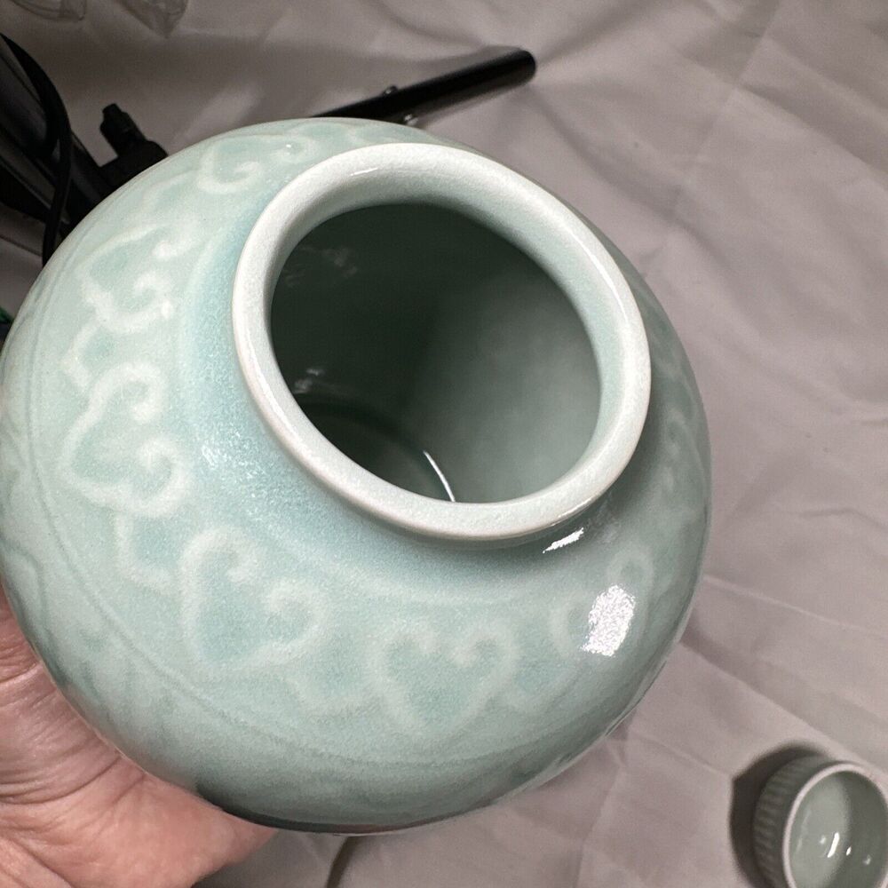 Vintage Chinese Celadon Green Porcelain Ginger Jar Lotus Motifs With Lid - Picture 11 of 16